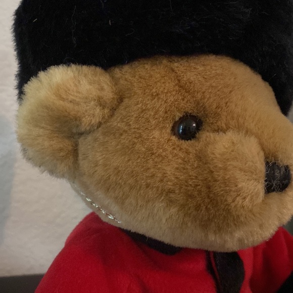 Harrods 10” Vintage Royal Guardsman Plush Bear with original tag in red uniform. - Picture 11 of 12